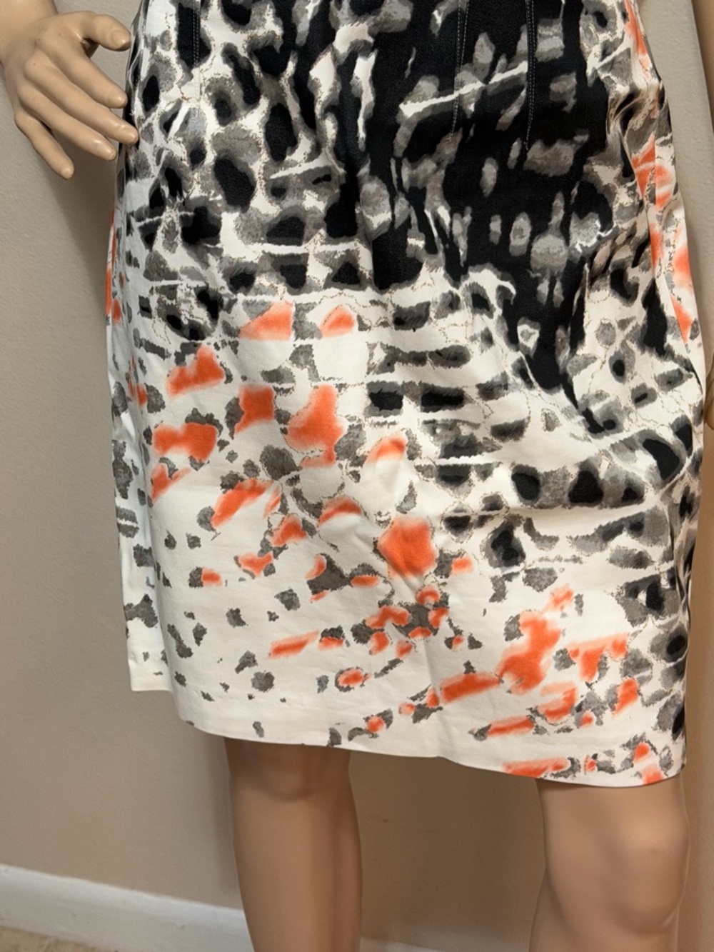 Tahari Tiger Lily Sleeveless V-Neck Printed Sheath Dress - Picture 3 of 3